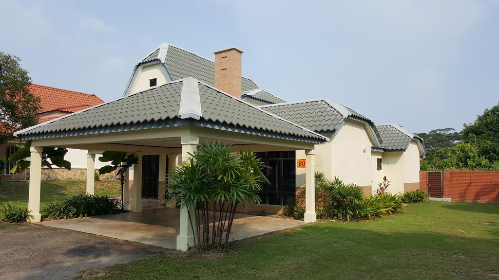 Villa With Private Swimming Pool Malacca Exterior foto